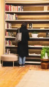 How to become a librarian